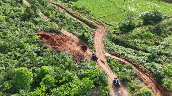 4K航拍新农村乡村旅游建设山地越野车