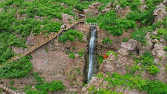 鲁山阿婆寨景区峡谷瀑布