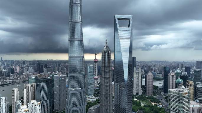 上海陆家嘴暴风雨前夕黑云压城航拍混剪