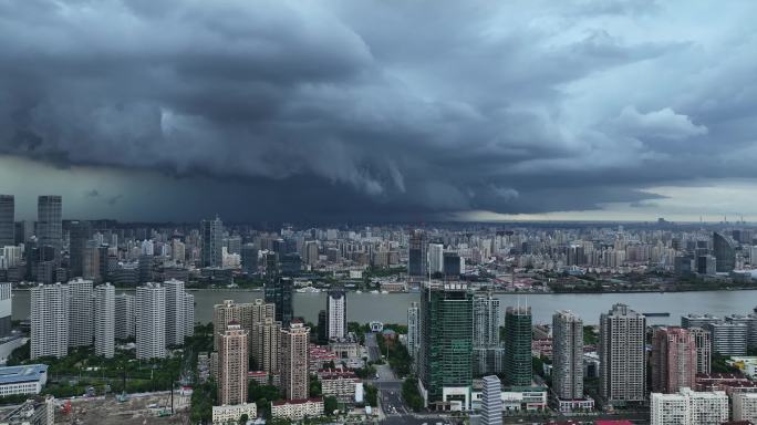 上海陆家嘴暴风雨前夕黑云压城航拍混剪