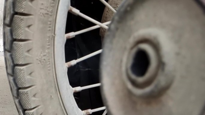 摩托车排气囱排放二氧化碳超标肮脏污垢机械