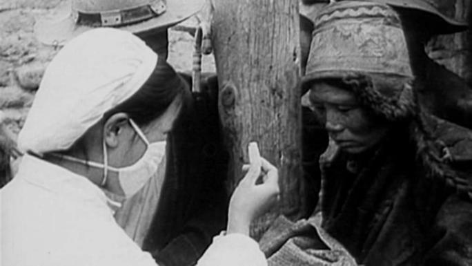 解放军医疗队为西藏人民 体检 看病