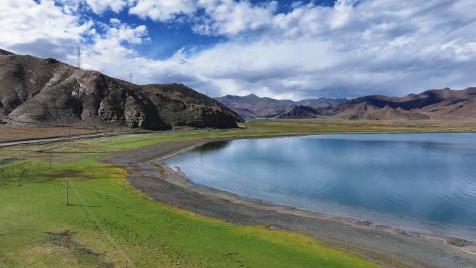 西藏玛旁雍错湖边湖水湖水湖面水面波光粼粼