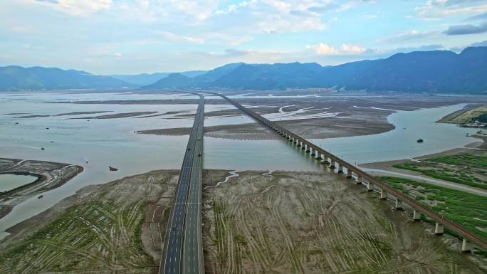 跨海高速 海上高速公路铁路 高速动车