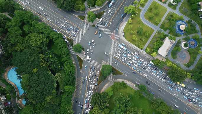 航拍城市道路十字路口