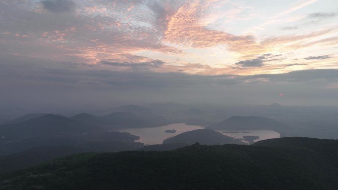 山顶日出延迟拍摄