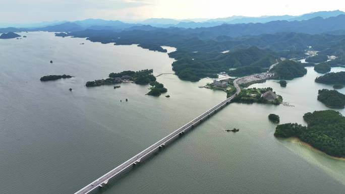 航拍杭州淳安县千岛湖镇千岛湖大桥风光