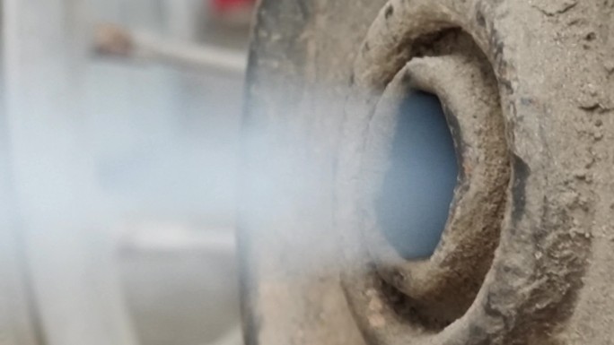 摩托车排气囱排放二氧化碳超标肮脏污垢机械