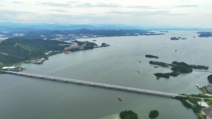 航拍杭州淳安县千岛湖镇千岛湖大桥风光