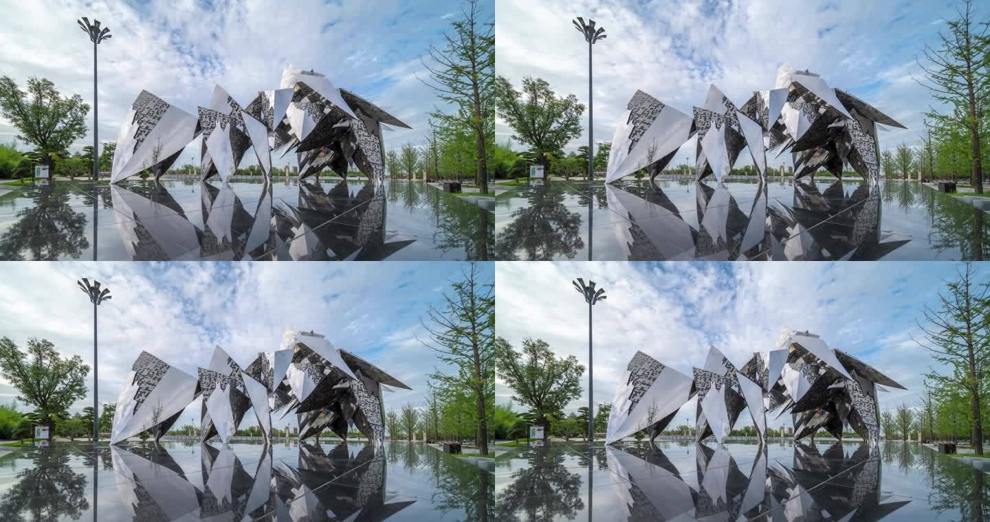 城市广场钢铁雕塑蓝天白云延时摄影
