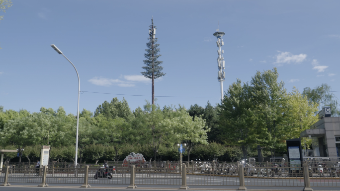城市里的运营商信号发射塔基站5G通讯塔