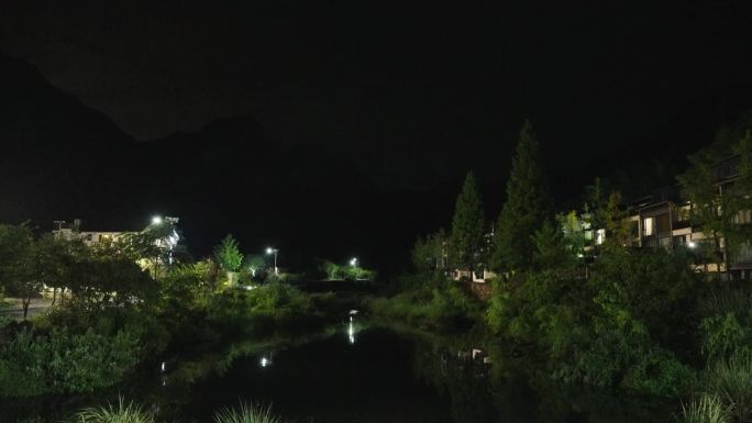 山村夏日夜景