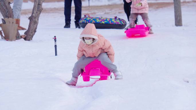 冬天小孩滑雪玩耍滑雪摔倒8K