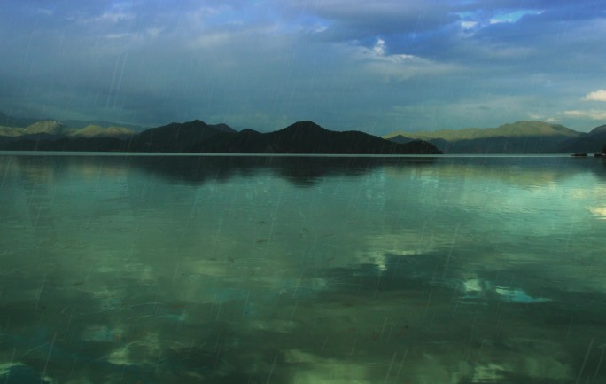 下雨效果波纹湖面