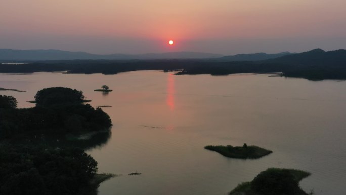 信阳南湾水库燕尾岛日落