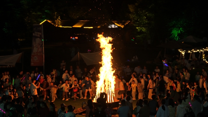 夏令营团建篝火晚会狂欢嗨皮高清视频