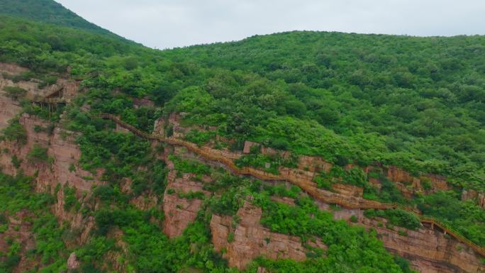 阿婆寨景区十里画廊悬空栈道