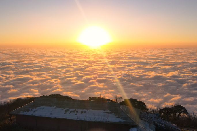 徒步登山山川山脉山顶日出云海大自然