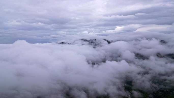 夏天航拍山区云海河流视频