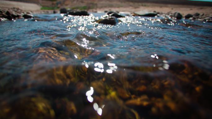 小河流水波光粼粼水流河水流淌