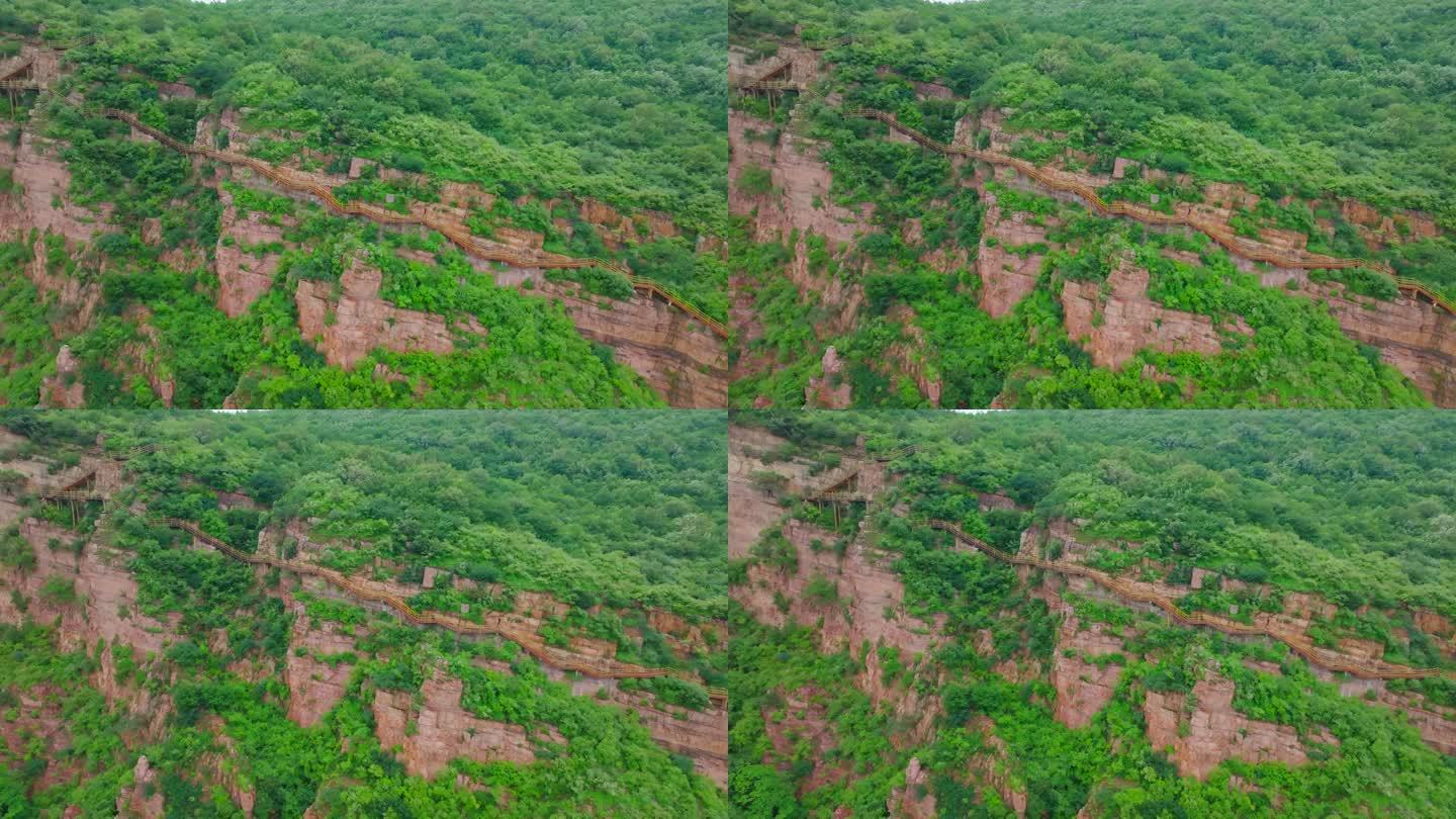 阿婆寨景区十里画廊悬空栈道