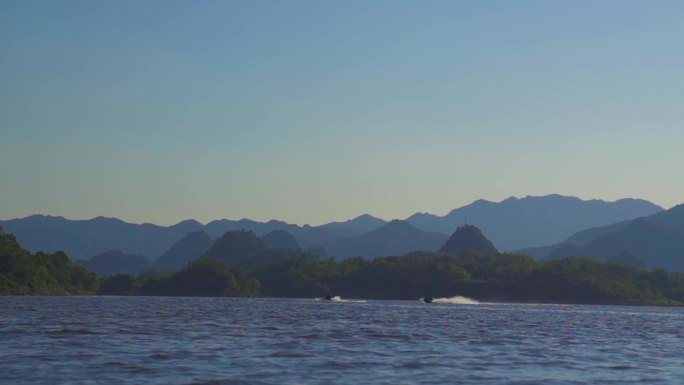 唯美湖面 青山绿水 湖面 快挺飘荡 波浪