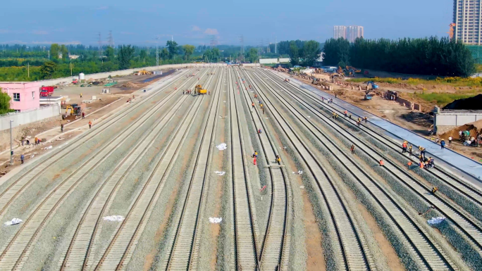 【4K】铁路工人建设维修火车轨道