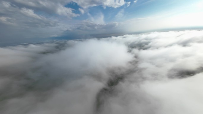 大气开场镜头无人机在云端穿梭飞行