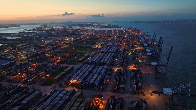 4k广州南沙港夜景货运码头集装箱航拍