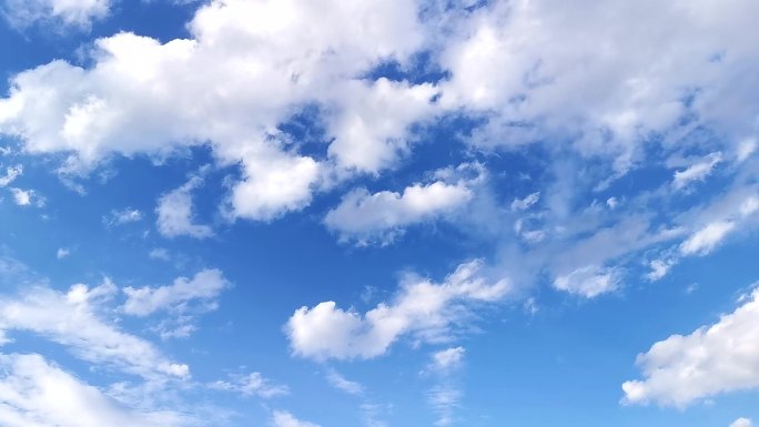 蓝天映衬下的云卷云舒2