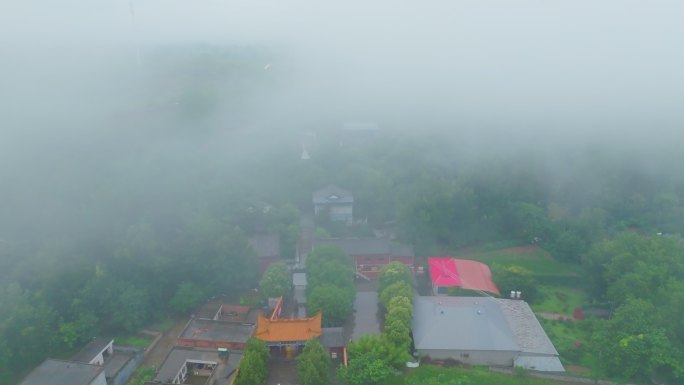 航拍鲁山大雷音寺云雾