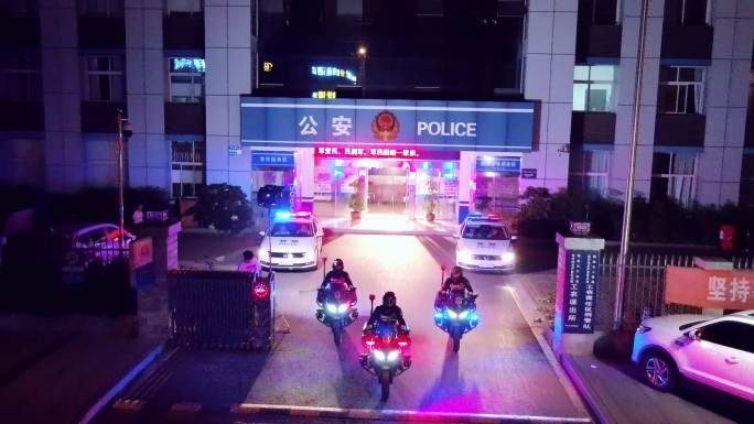 【4K】夜晚民警摩托车巡逻