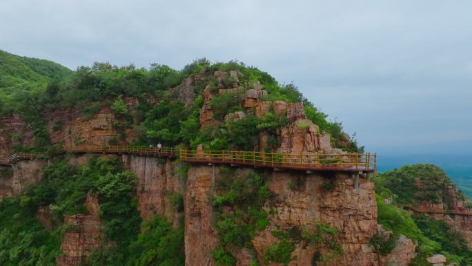 阿婆寨景区十里画廊悬空栈道