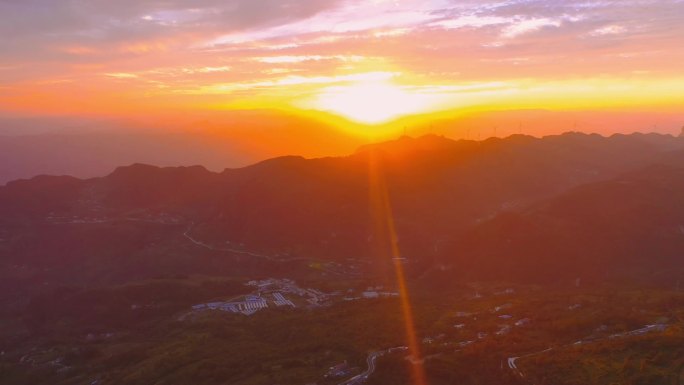 航拍湖北宜昌百里荒夕阳晚霞、草原帐篷露营