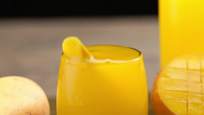芒果芒果汁升格慢动作拍摄