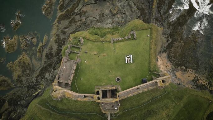 无人机航拍英国苏格兰坦塔伦城堡中世纪古堡