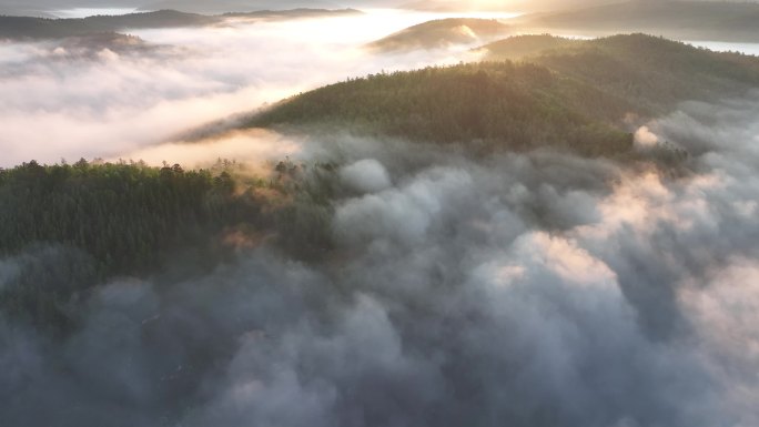 航拍黎明山川阳光云雾