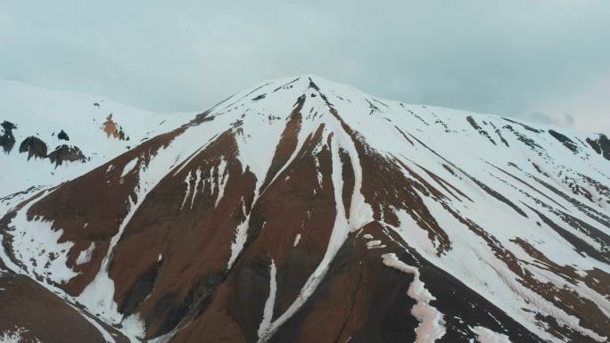 中国青海果洛藏族自治州阿尼玛卿雪山航拍