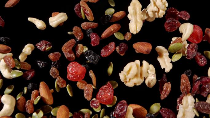 坚果果仁干果抛向空中高速慢动作特写