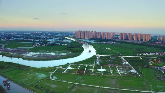 城市河流清晨航拍