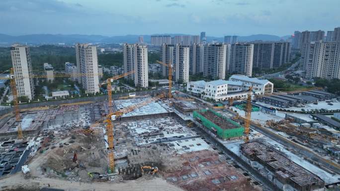 房地产建筑工地塔吊挖机工人地基施工支模板