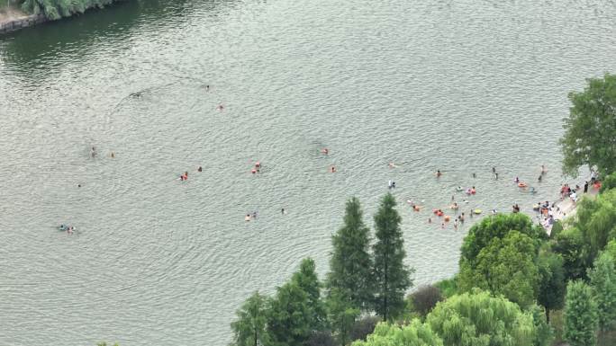 夏天暑假孩子学生河水江水游泳玩水安全隐患