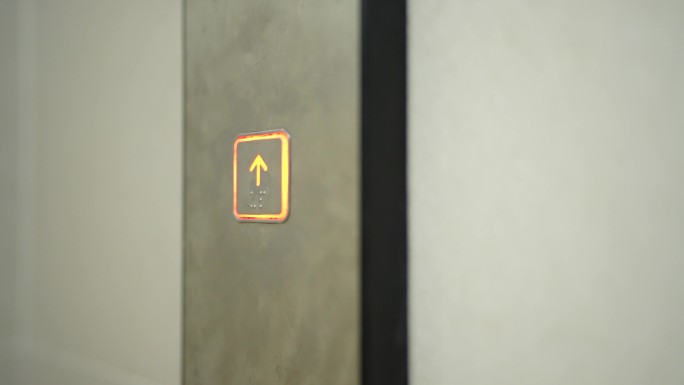 按电梯 按钮 电梯按钮 上楼 打开电梯门