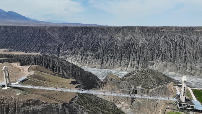 新疆克拉玛依市独山子大峡谷