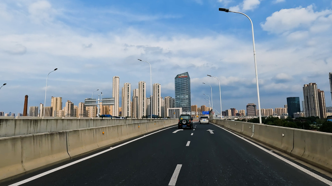 开车行驶高速公路城市道路乡村道路