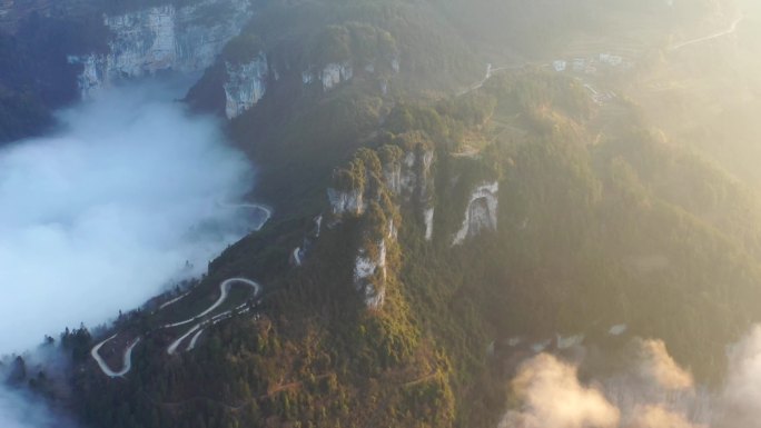 大山中的云海 黄金洞景区