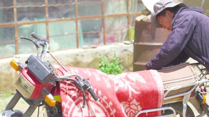 农牧民摩托车 毛毯机械块 接近报废摩托车
