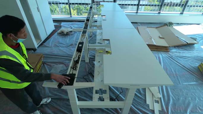 延时摄影 企业 安装桌腿 白色升降桌