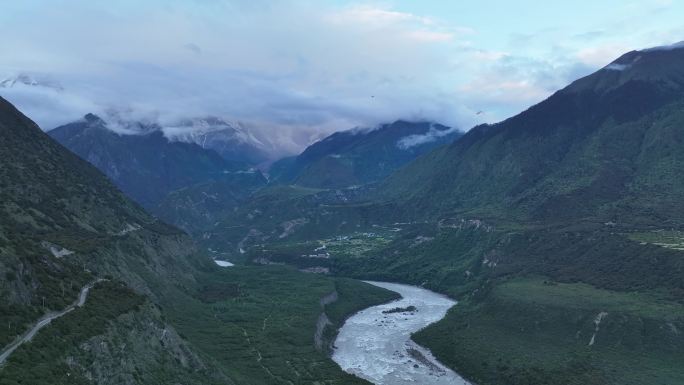 西藏林芝雅鲁藏布大峡谷