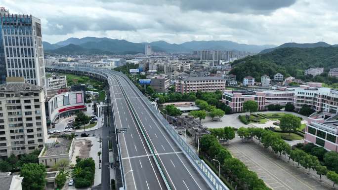 浙江绍兴诸暨店口湄池中学湄池高中高架车辆